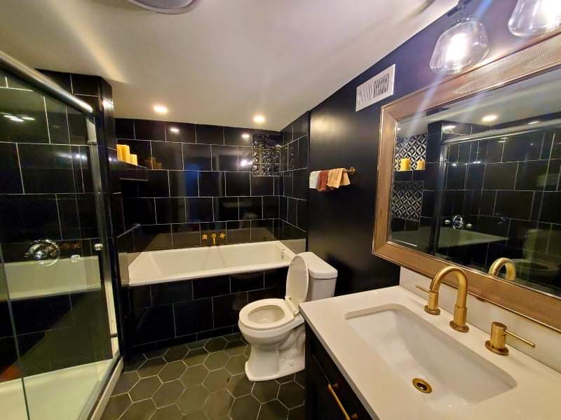 Modern Bathroom With Bathtub